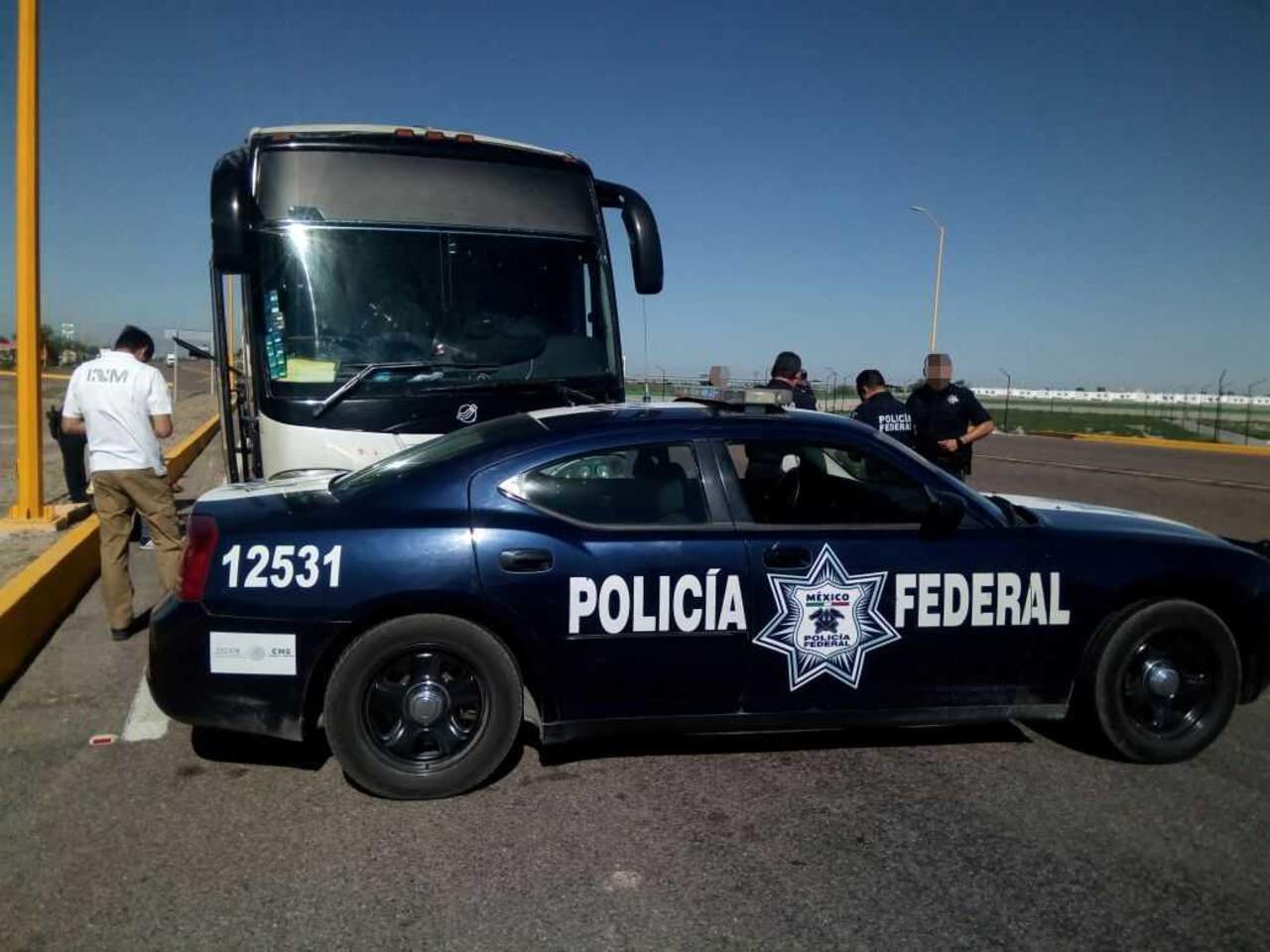 Dentro del camión los agentes encontraron a 27 personas de nacionalidad hondureña, 35 más salvadoreños y 14 guatemaltecos. (ESPECIAL)