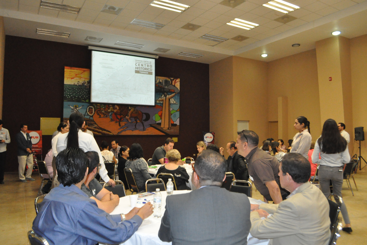 Consenso. Ayer se realizó un taller participativo con el tema del Programa Parcial de Desarrollo Urbano del Centro Histórico. (FABIOLA P. CANEDO) 
