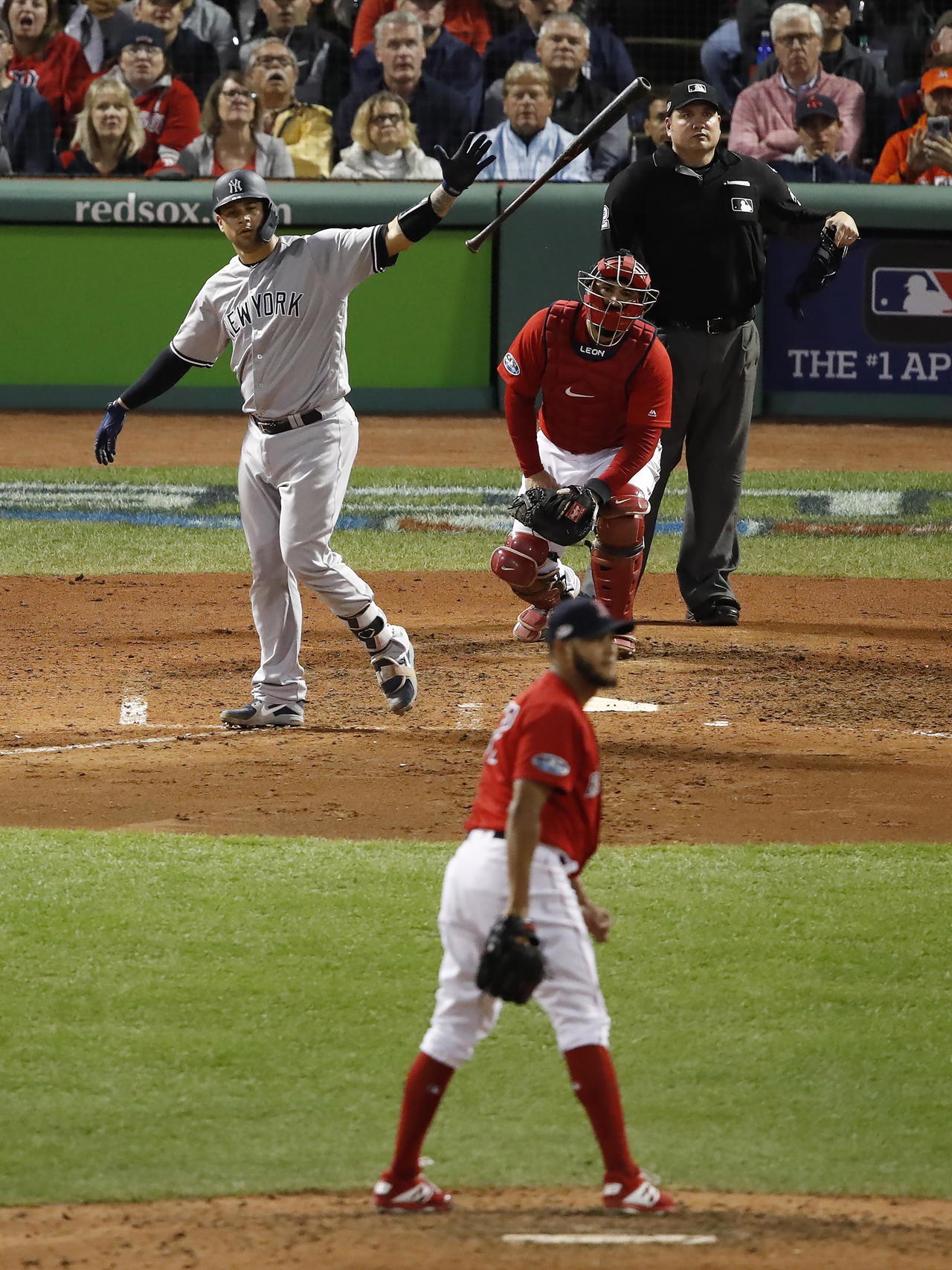 Gary Sánchez conectó dos cuadrangulares y produjo cuatro carreras en la victoria de los Yankees 6-2 sobre Medias Rojas.