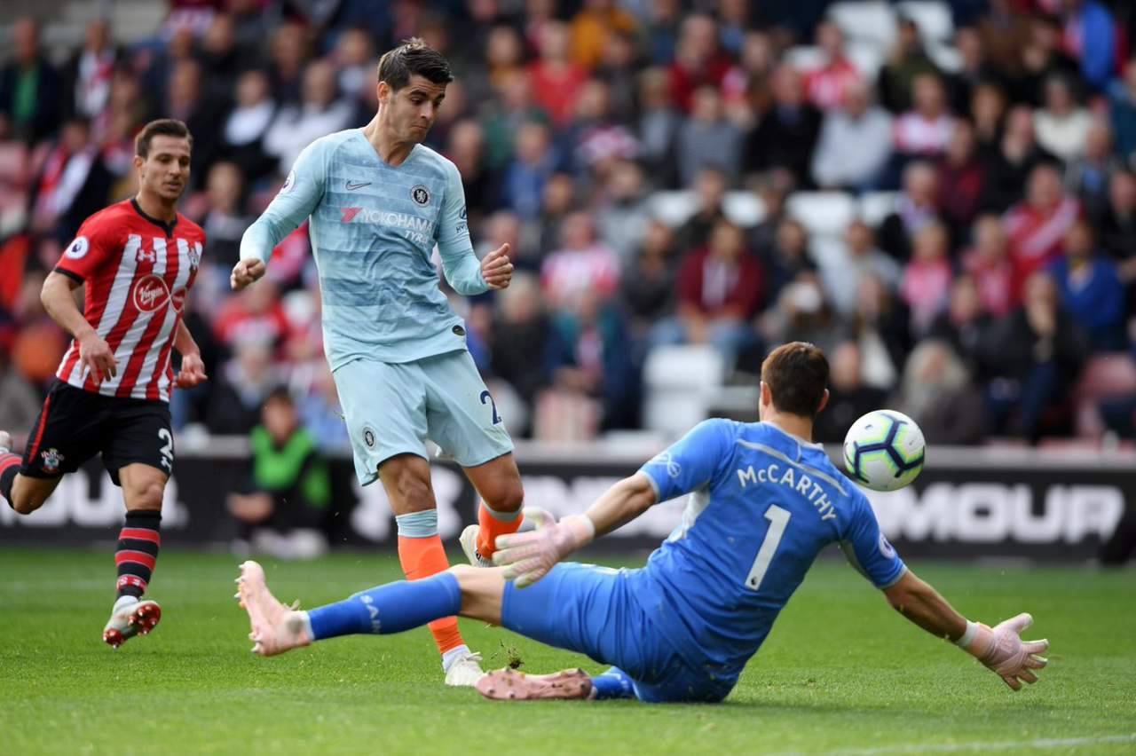 El español Álvaro Morata cerró la goleada 3-0 sobre Southampton. (Especial)