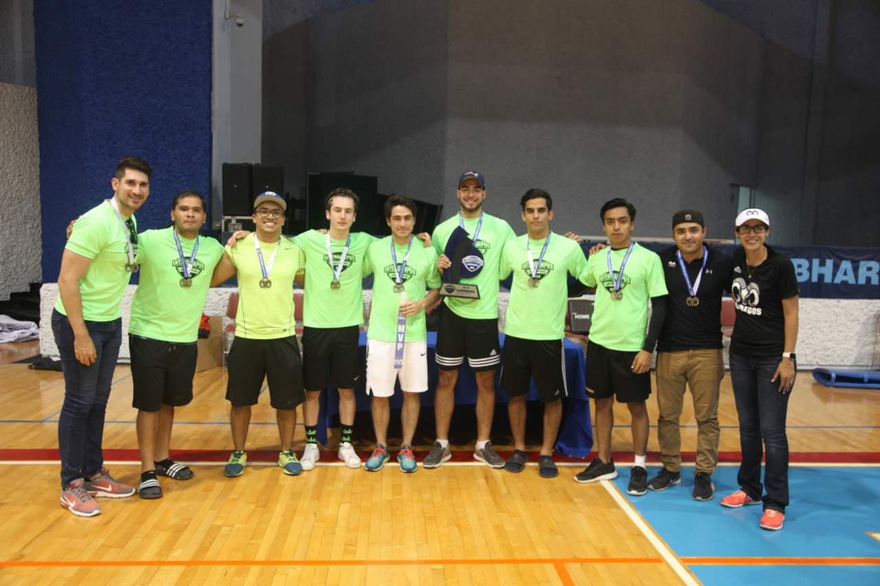 La selección de basquetbol varonil de PrepaTec y una segunda selección de basquetbol femenil de profesional obtuvieron el tercer lugar. (EL SIGLO DE TORREÓN)