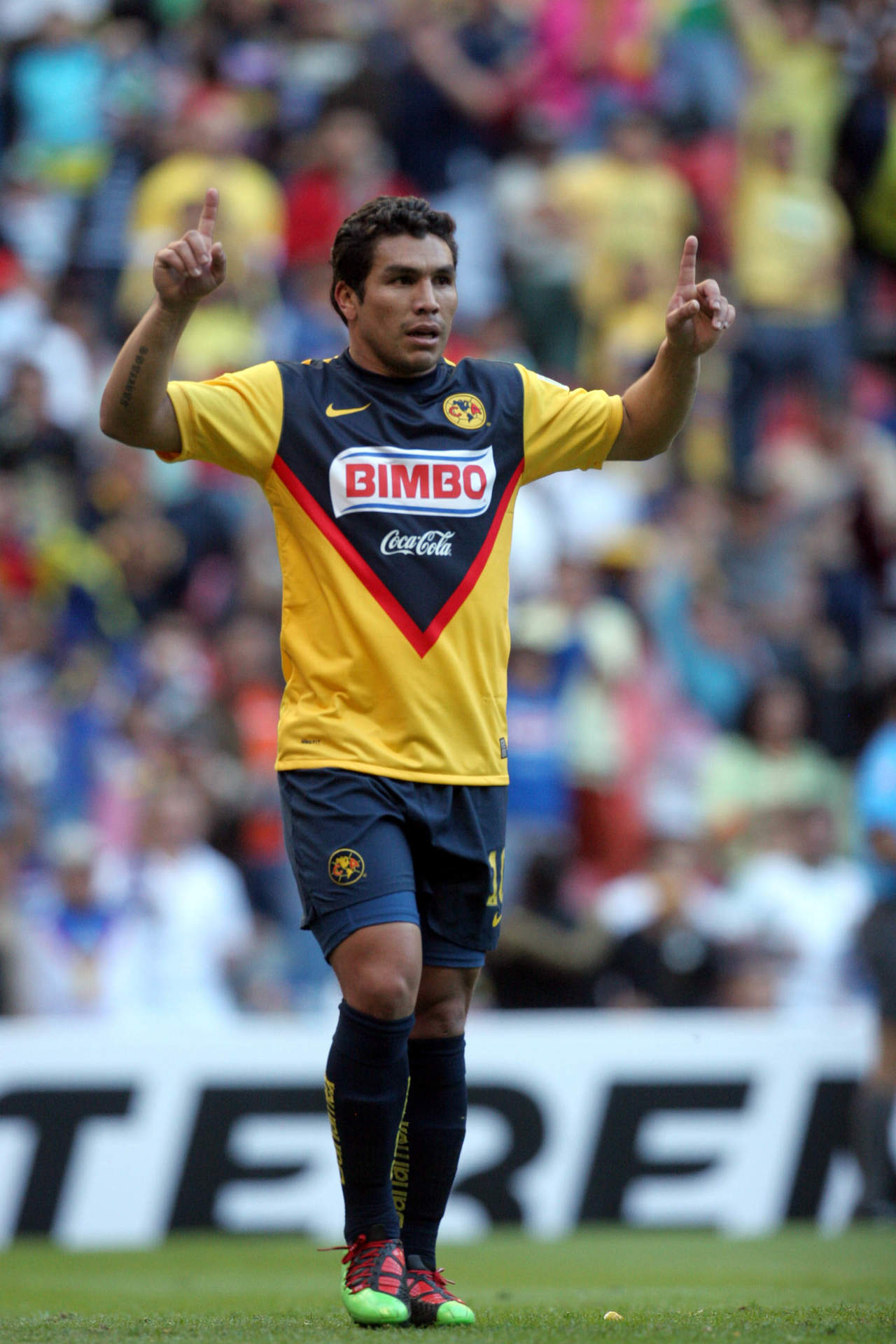 'Chava' era toda una figura en el futbol mexicano, específicamente con el América, y además la estrella de Paraguay rumbo a Sudáfrica 2010. (ARCHIVO)