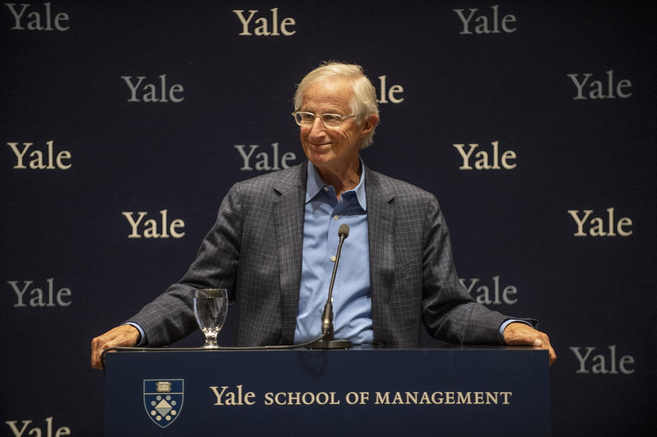 Premio. El profesorWilliam D.Nordhaus habla durante una conferencia de prensa en la Universidad de Yale . (EFE)