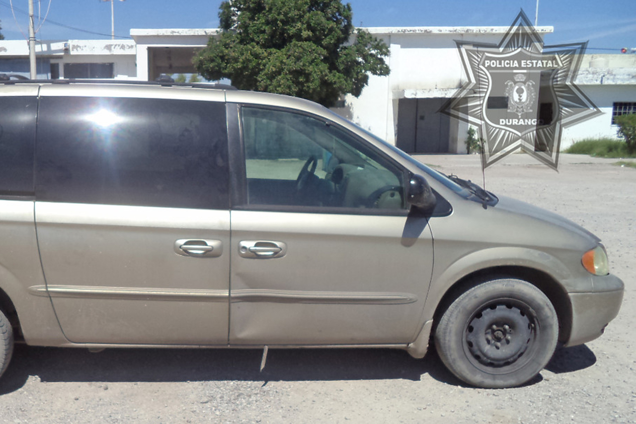 Robo. Hombre manejaba camioneta con reporte de robo vigente en calles de Gómez Palacio.