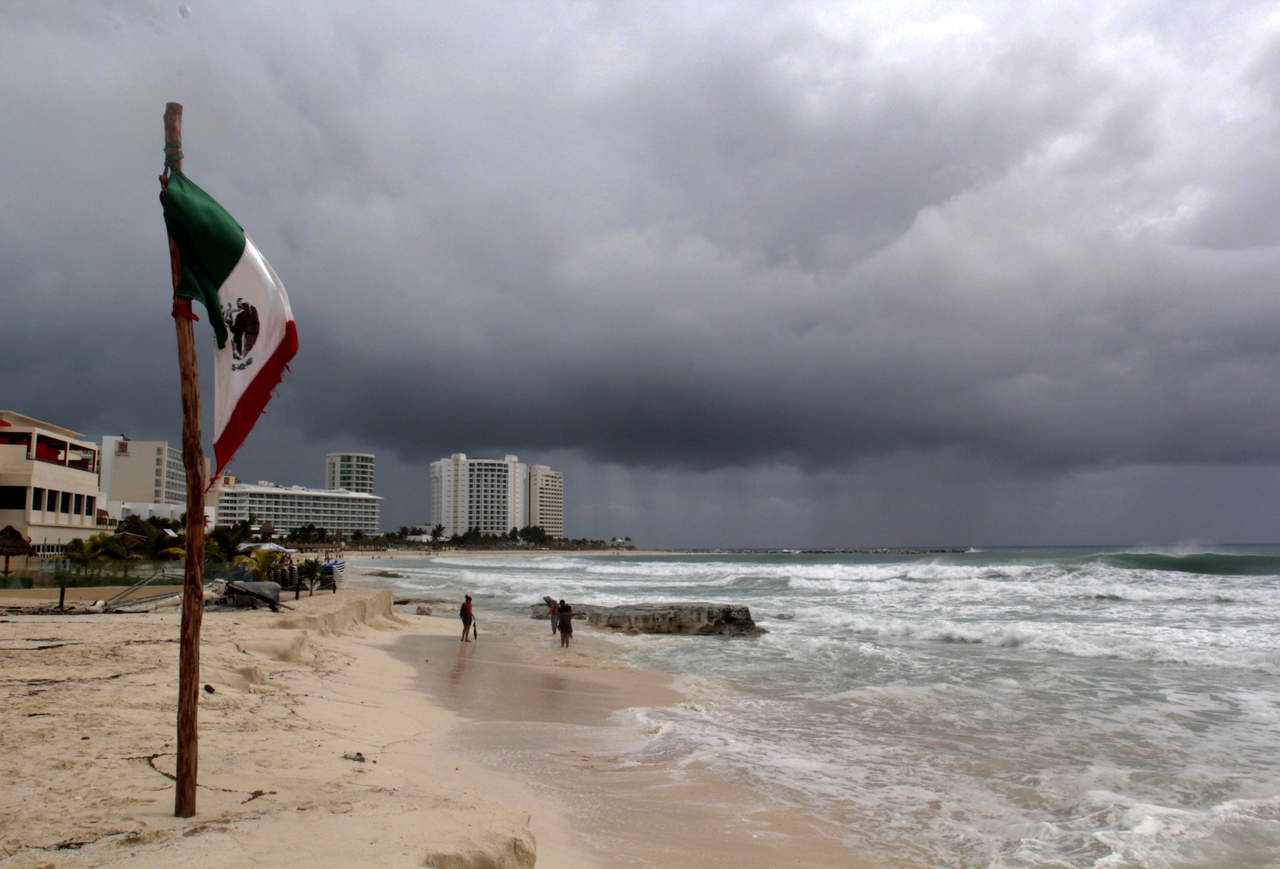 La Secretaría de Protección Civil (Seproci) estatal indicó que el huracán Michael, de categoría 2, no representa peligro para la entidad debido a que se está alejando de la península de Yucatán, aunque se mantiene en vigilancia por las lluvias que ha generado. (EFE)