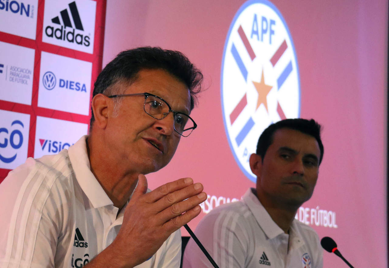 A un mes de su presentación con la Selección de Paraguay, la estadía del técnico Juan Carlos Osorio sigue en duda. (ARCHIVO)