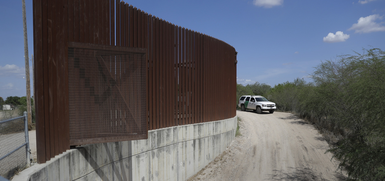 Riesgo. El gobierno del presidente estadounidense Donald Trump anunció hoy la anulación de 28 leyes ambientales para acelerar la construcción de sectores del muro fronterizo en terrenos protegidos del sur de Texas, incluido un refugio de vida silvestre y el Centro Nacional de las Mariposas. (AP)