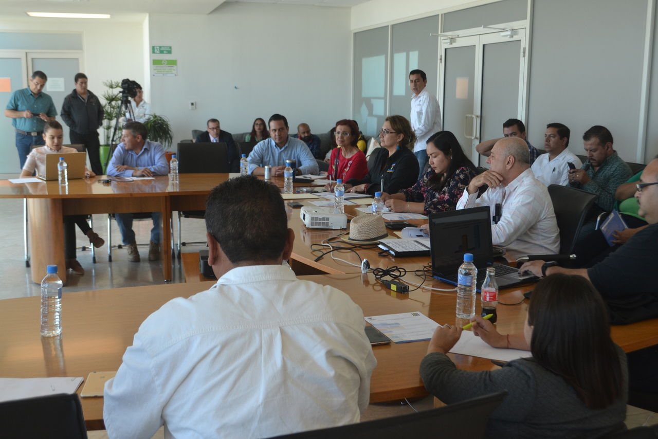 Sesiona. La reunión se llevó a cabo en el sexto piso de la presidencia municipal de Torreón. (ANGÉLICA SANDOVAL)