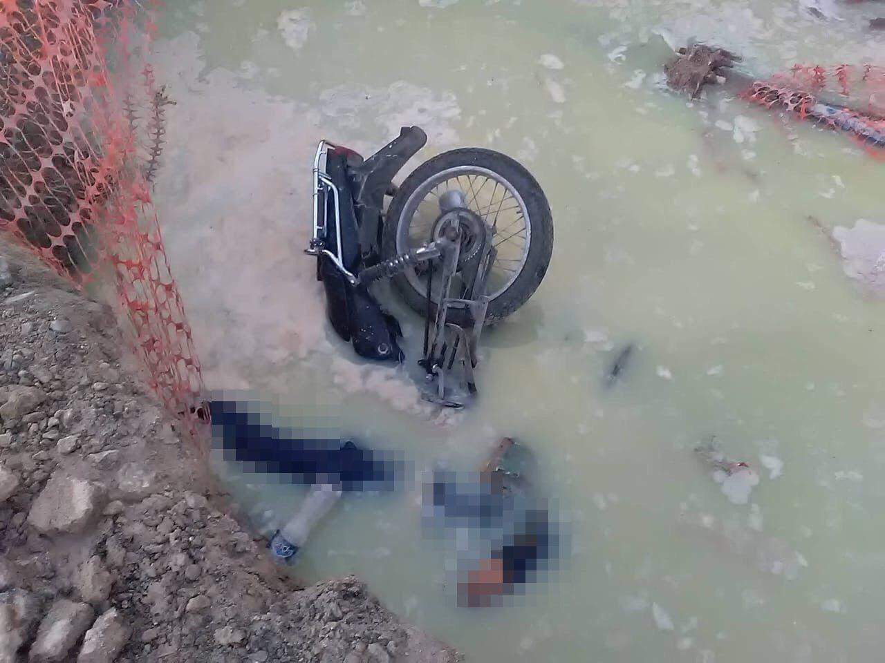 Muere motociclista al caer en zanja en Torreón
