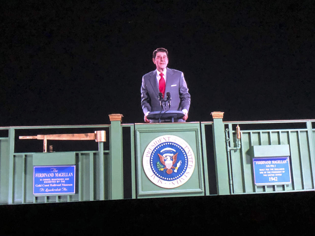 Holograma resucita en forma digital al expresidente Ronald Reagan