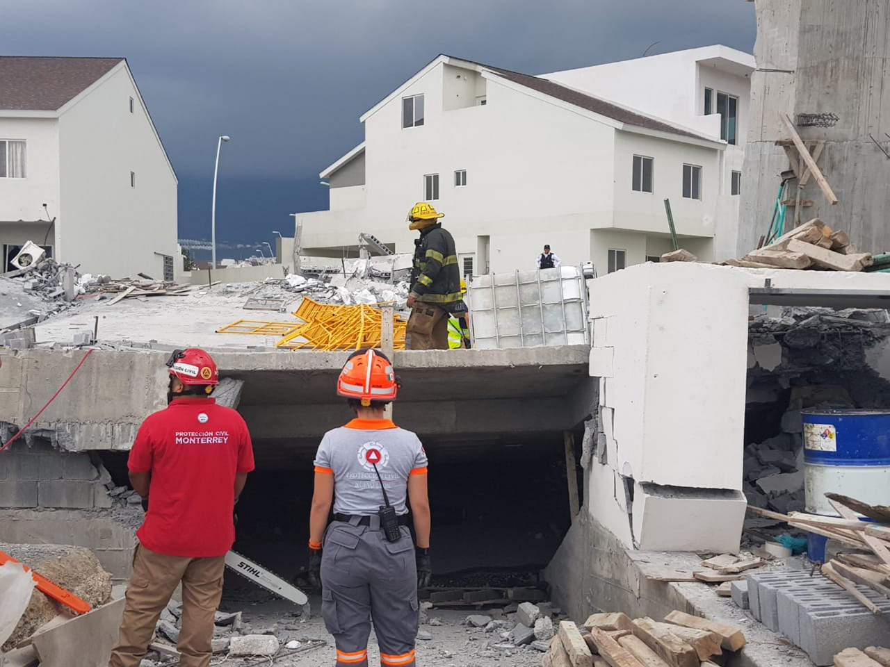 Se eleva a 7 el número de muertos por derrumbe en Monterrey
