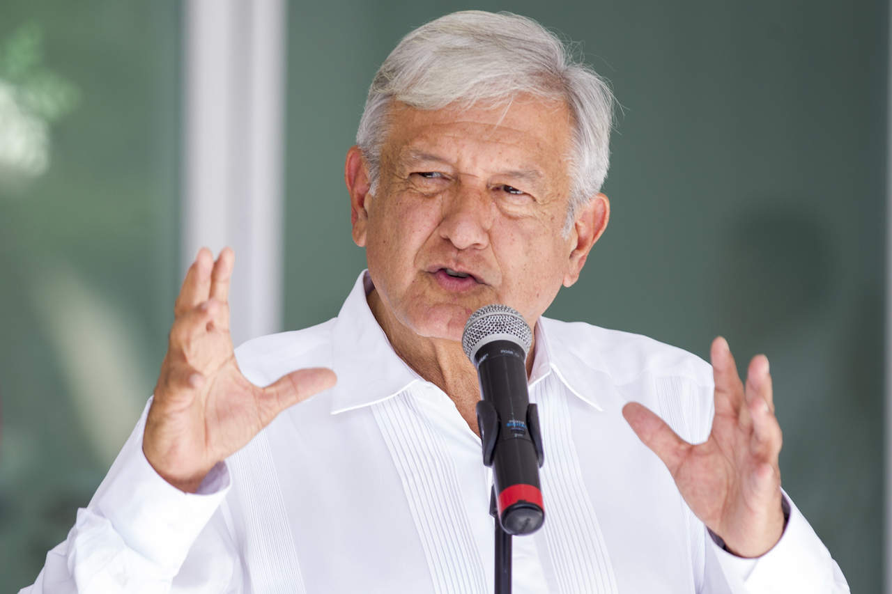 López Obrador adelantó que el día primero de diciembre dará a conocer un acuerdo para que salgan de la cárcel los presos políticos. (NOTIMEX)