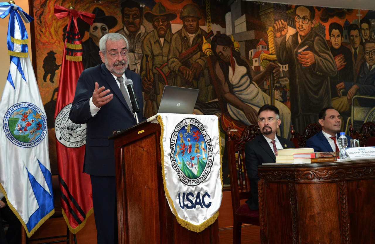 Universidad guatemalteca reconoce trayectoria de Enrique Graue