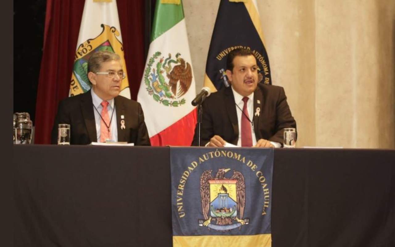 El rector (izq) de la máxima casa de estudios de Coahuila, señaló que la contraloría interna está realizando una revisión exhaustiva adicional a lo que realizará el Congreso del Estado.