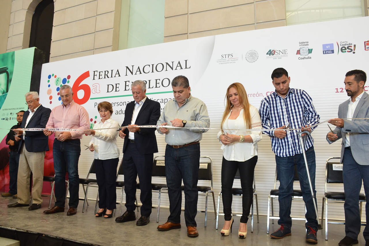 El gobernador Miguel Riquelme inauguró junto con el alcalde Jorge Zermeño la 6ta. Feria Nacional del Empleo para personas con discapacidad y Adultos Mayores. (FERNANDO COMPEAN)