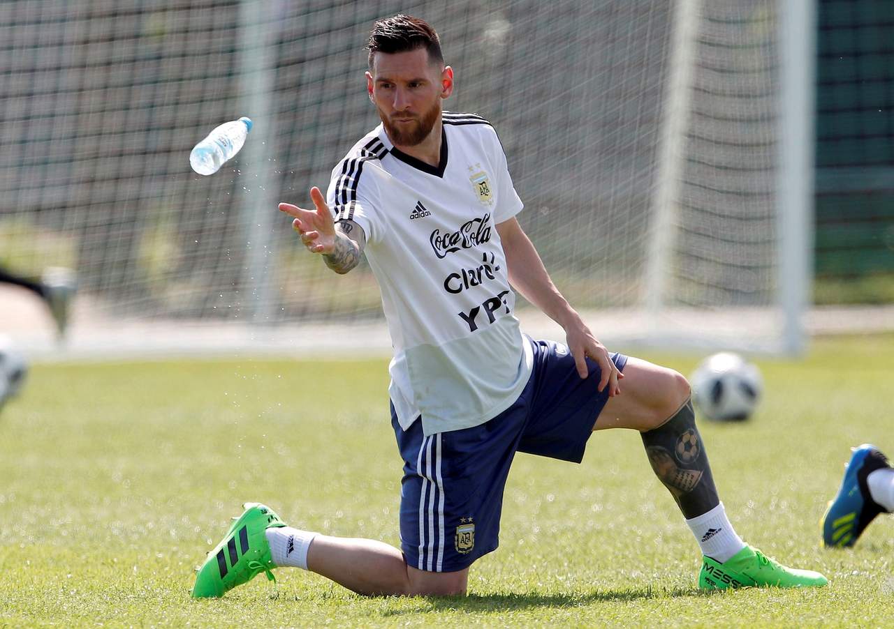 “No sabemos si van con Messi o con quién, pero el equipo va a Argentina con mucha ilusión”, dijo a su llegada a la capital del país. (ARCHIVO)