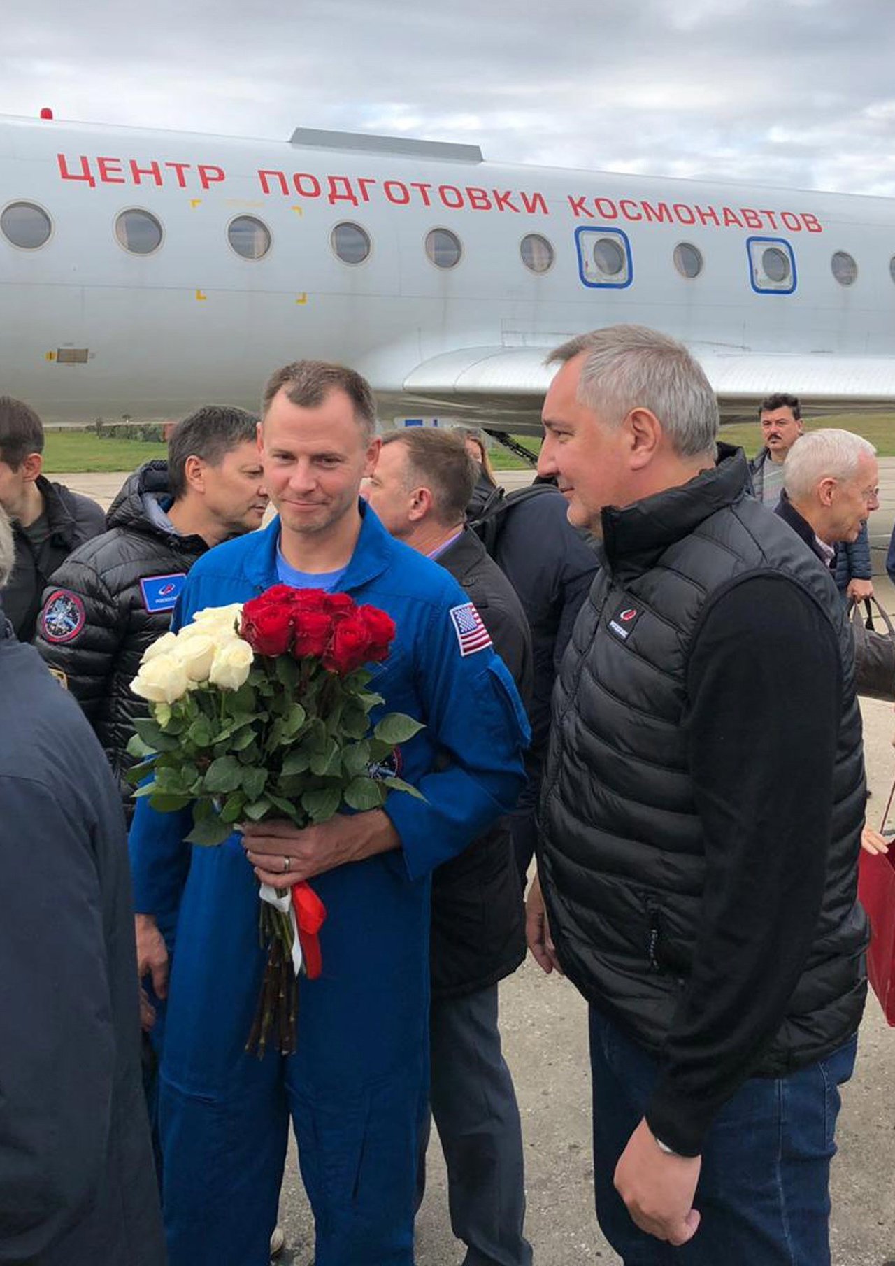 Regresa. El astronauta Nick Hague (Izq.) llegó a Moscú.