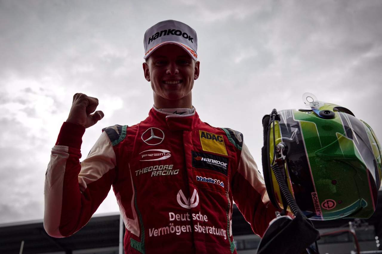 Se ha proclamado campeón de la Fórmula 3 europea en el circuito de Hockenheim al clasificarse segundo en la segunda carrera de las finales. (TWITTER)