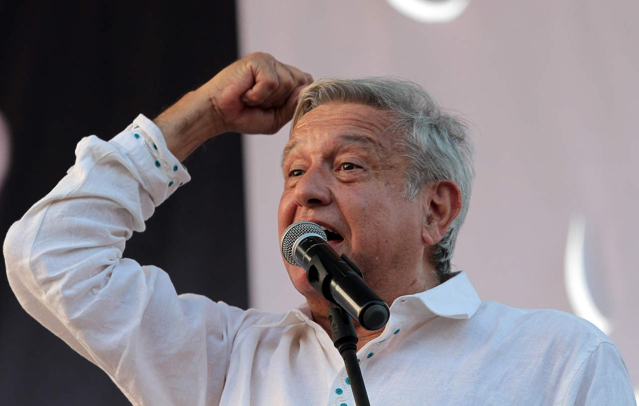 Durante un mitin en Ciudad del Carmen, Campeche, López Obrador dijo que también perdona a todos los que supuestamente le robaron la Presidencia de la República en 2006 y 2012. (NOTIMEX)