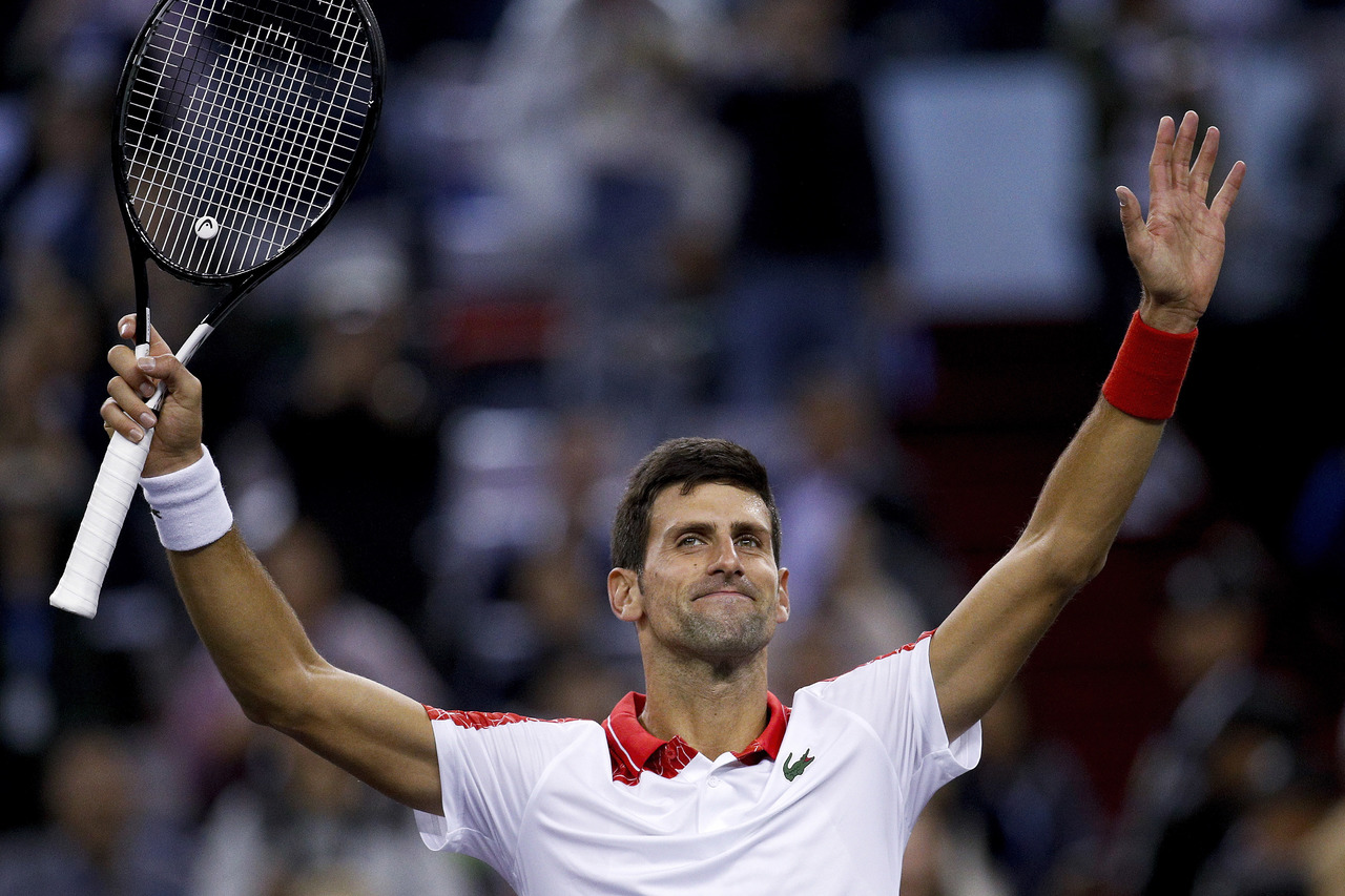 Novak Djokovic le dio una lección de tenis a Alexander Zverev y lo derrotó ayer 6-2, 6-1.