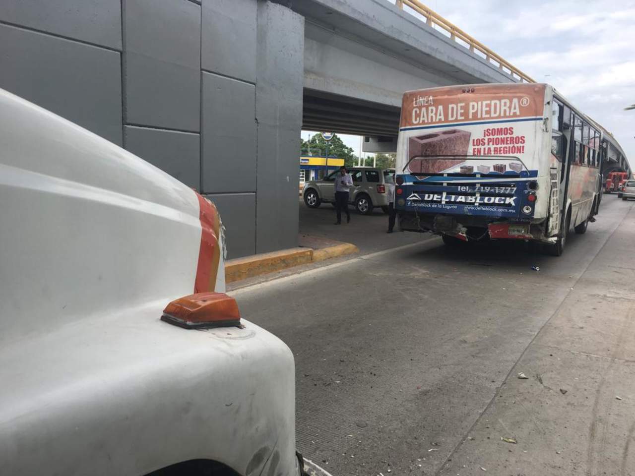 Accidente entre autobuses deja 12 lesionados en Torreón