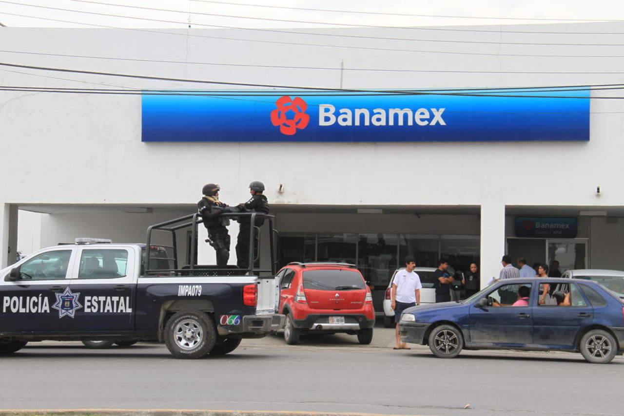 Los hecho ocurrieron ayer en la sucursal Banamex ubicada cerca del Nudo Mixteco. (ARCHIVO) 