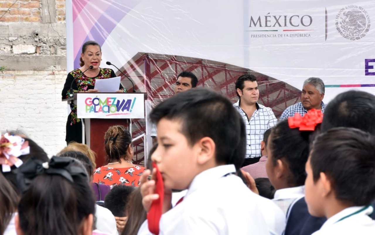 Domo. La alcaldesa, Leticia Herrera Ale, entregó un domo en la primaria Héctor Mayagoitia de la colonia del mismo nombre. (EL SIGLO DE TORREÓN)