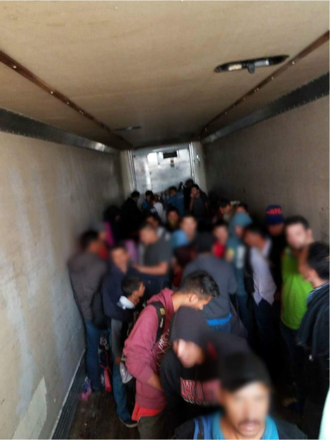 Aseguran a 157 migrantes en carretera Saltillo-Zacatecas