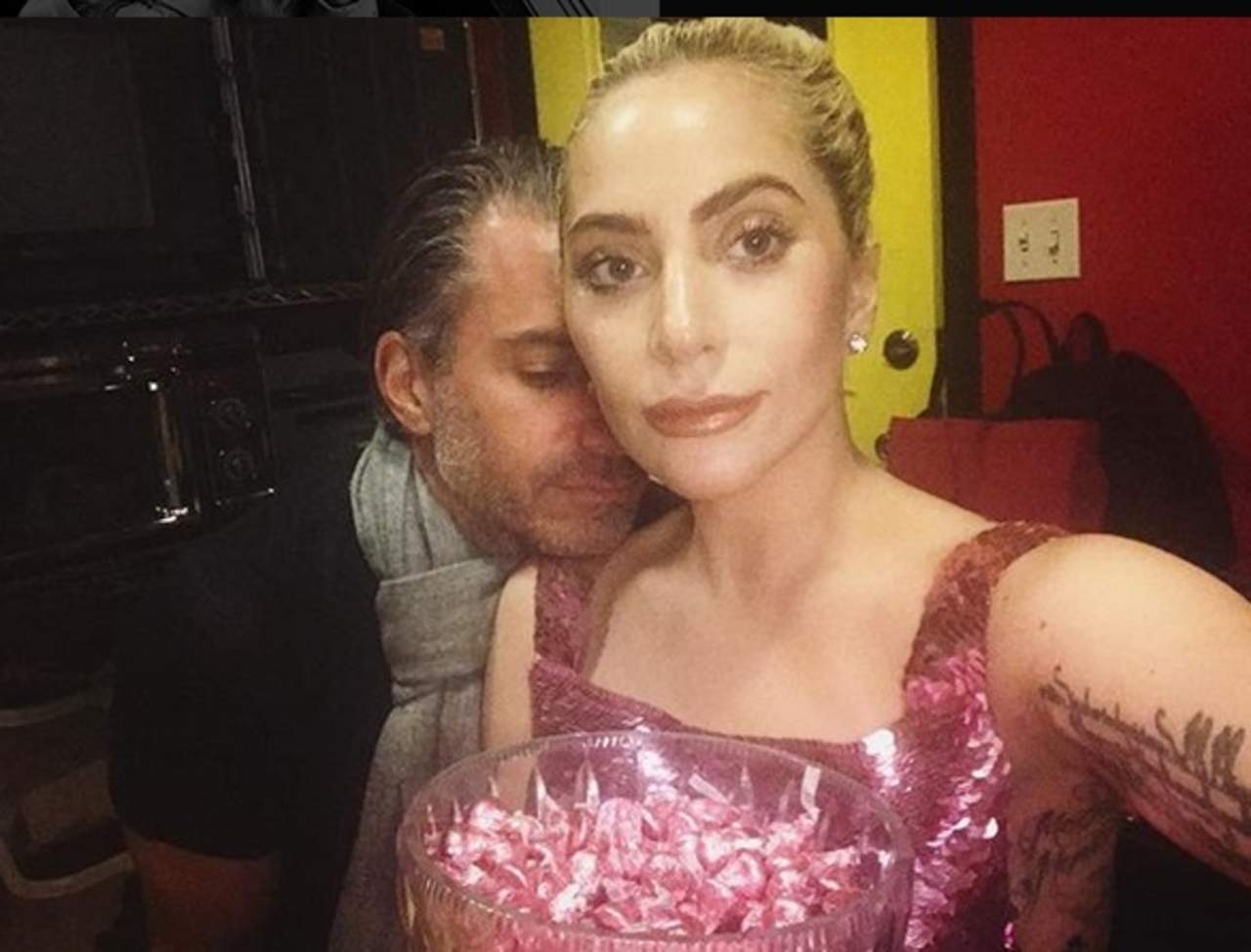 Lady Gaga confirma compromiso matrimonial con su agente Christian Carino. (ESPECIAL)