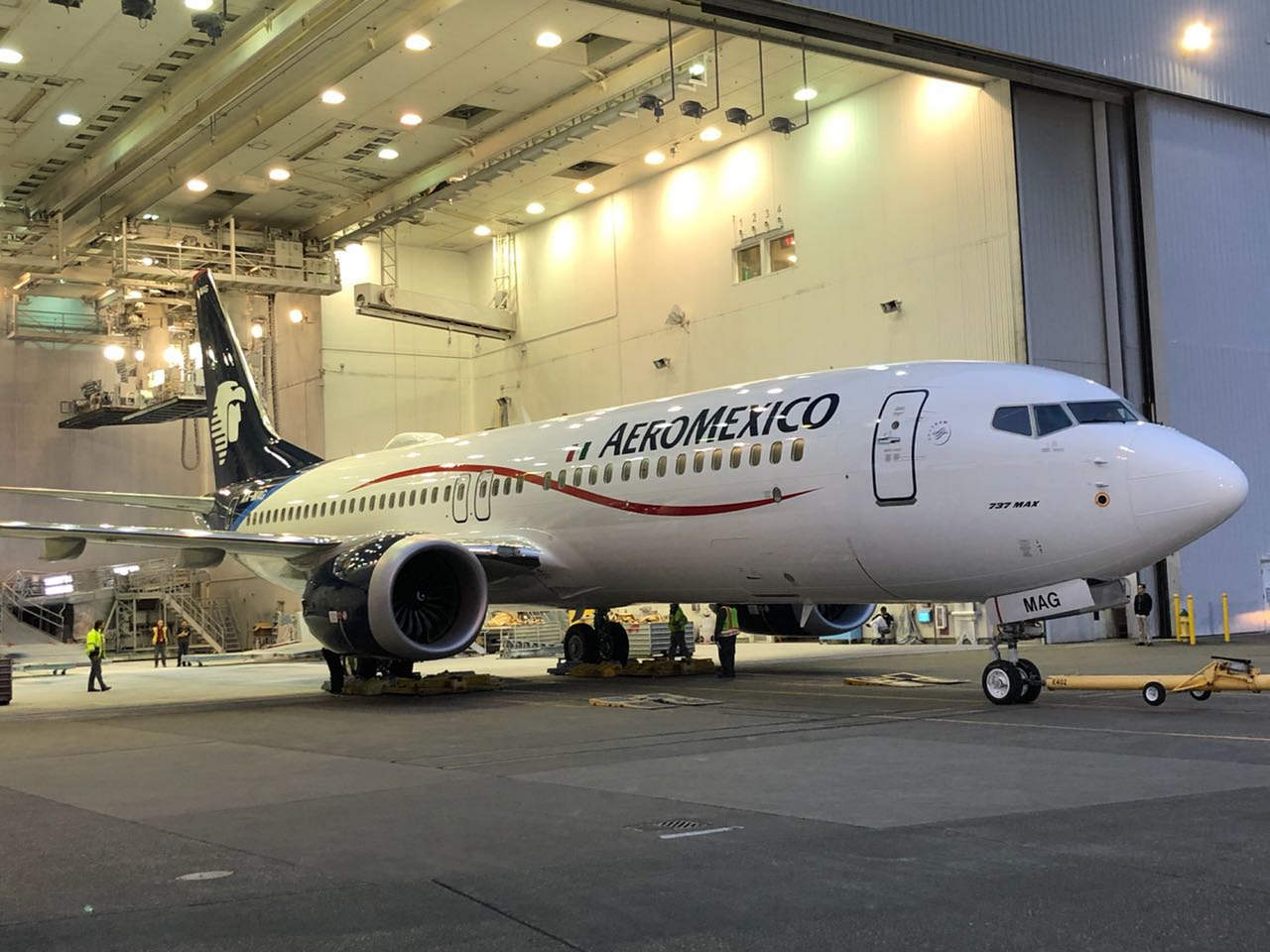 Aeroméxico anunció que debido al impacto por el precio del turbosina y otras pérdidas, retirará cinco aviones de su flota y suspenderá nueve rutas nacionales e internacionales durante el próximo año. (ARCHIVO)