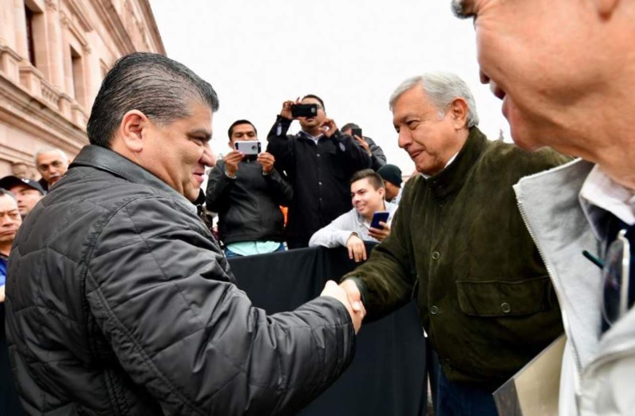 López Obrador manifestó que se atenderá a los jóvenes coahuilenses y aseguró que no va a quedar un solo joven sin trabajo y sin estudio, pues todos los jóvenes tendrán garantizados el derecho al trabajo y el derecho al estudio. (ESPECIAL)