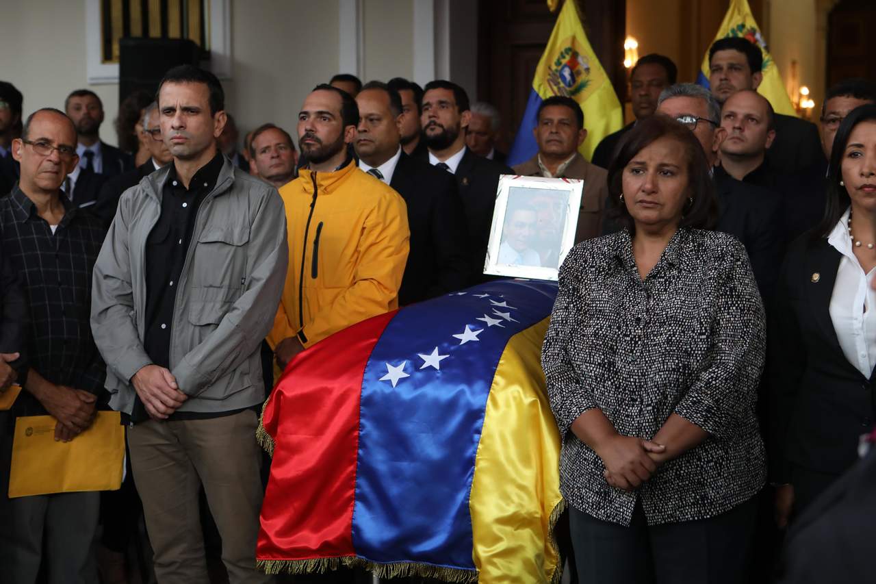 La muerte de Fernando Albán la semana pasada conmocionó a muchos venezolanos que dudan de la versión oficial que dice que el concejal de la zona metropolitana de Caracas se suicidó tres días después que fue arrestado en un aeropuerto. (ARCHIVO)