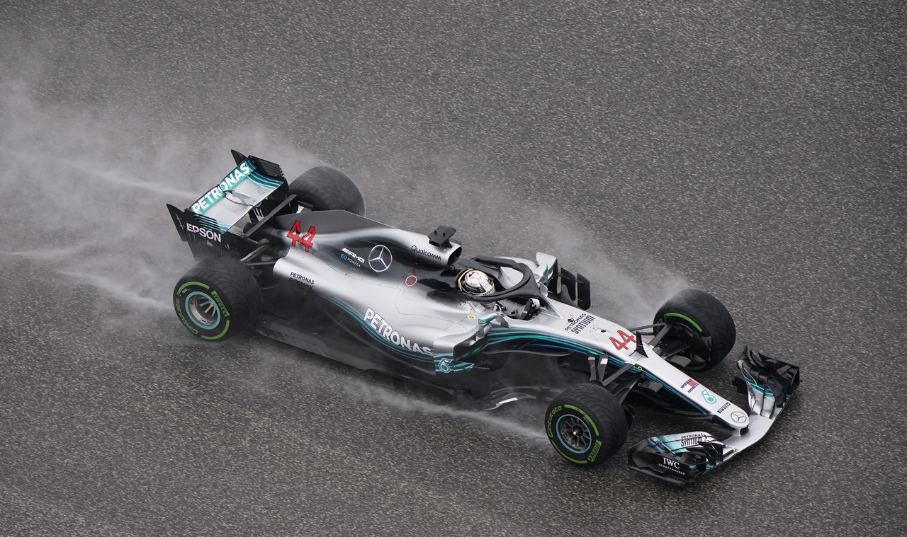 Con todo y la lluvia, Lewis Hamilton mostró su superioridad en los entrenamientos libres del Gran Premio de Estados Unidos.