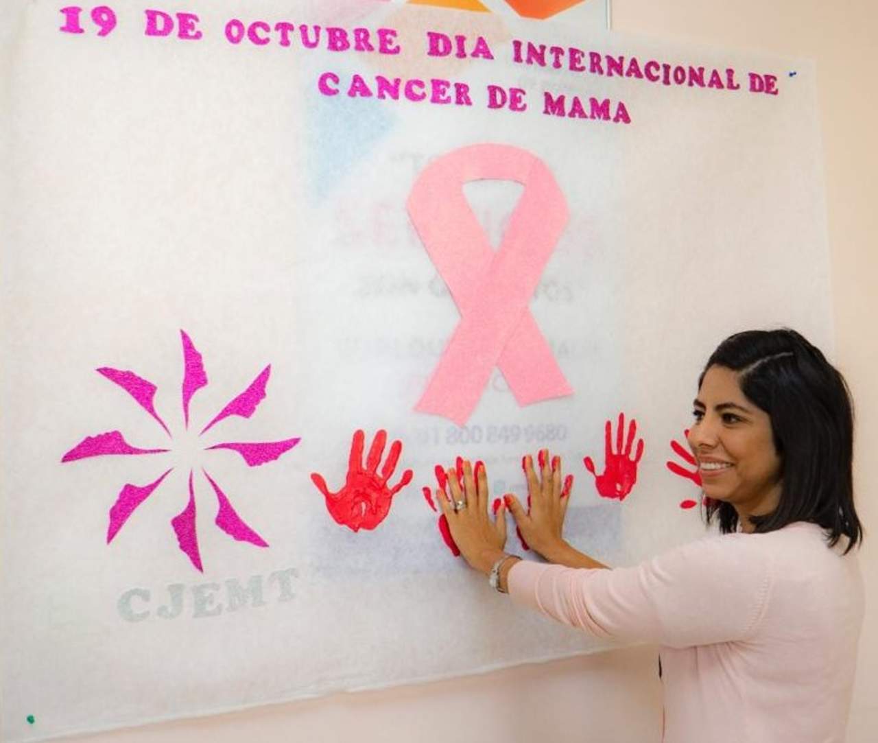 Martha Rodríguez Romero, coordinadora del CJEM en Torreón, informó que no quisieron dejar pasar esta fecha para compartir un mensaje con las mujeres de esta ciudad, pues el cáncer es curable si se detecta a tiempo. (EL SIGLO DE TORREÓN)