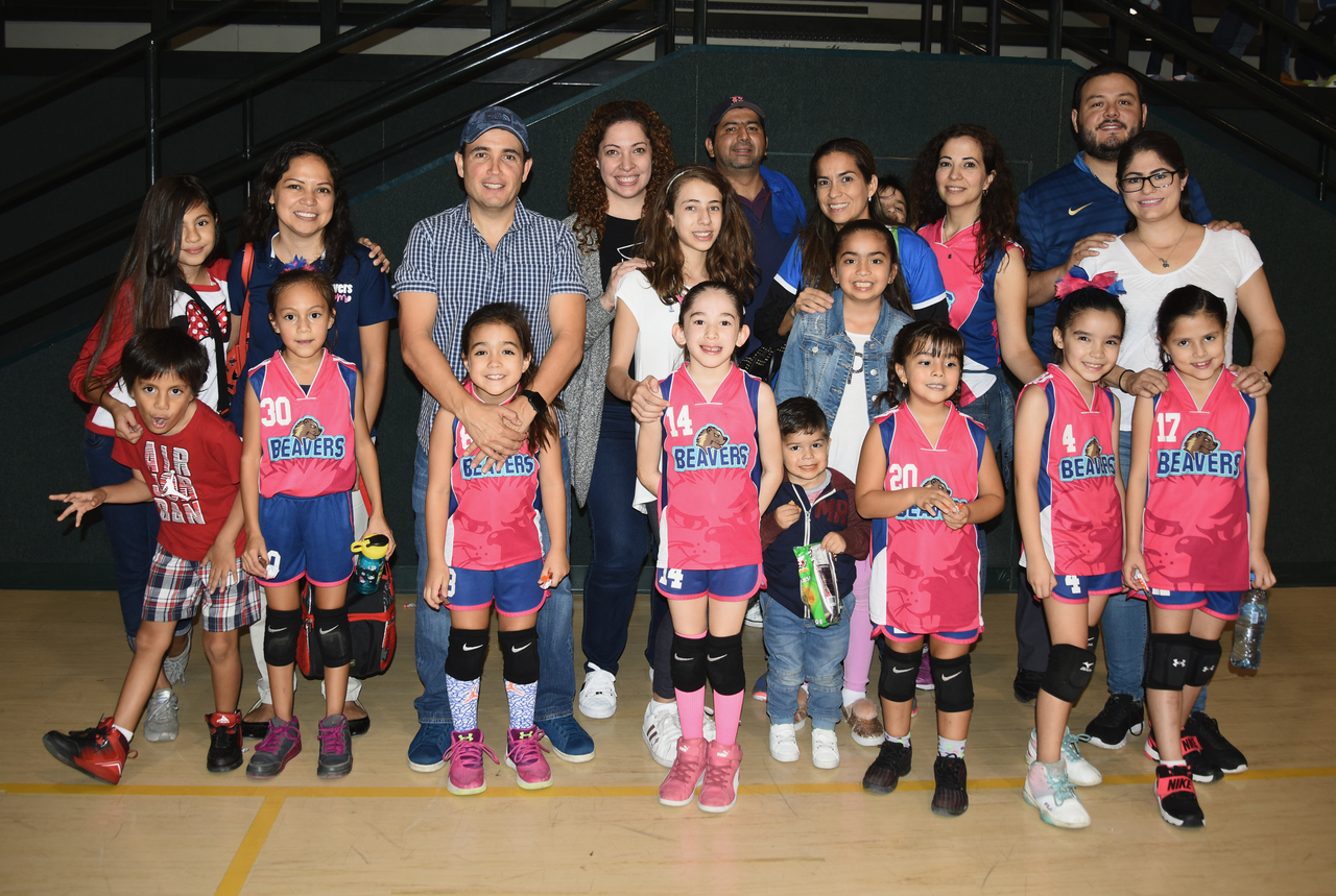 Equipo de basquetbol femenil infantil del Colegio Brillamont de San Pedro Garza García, Nuevo León.