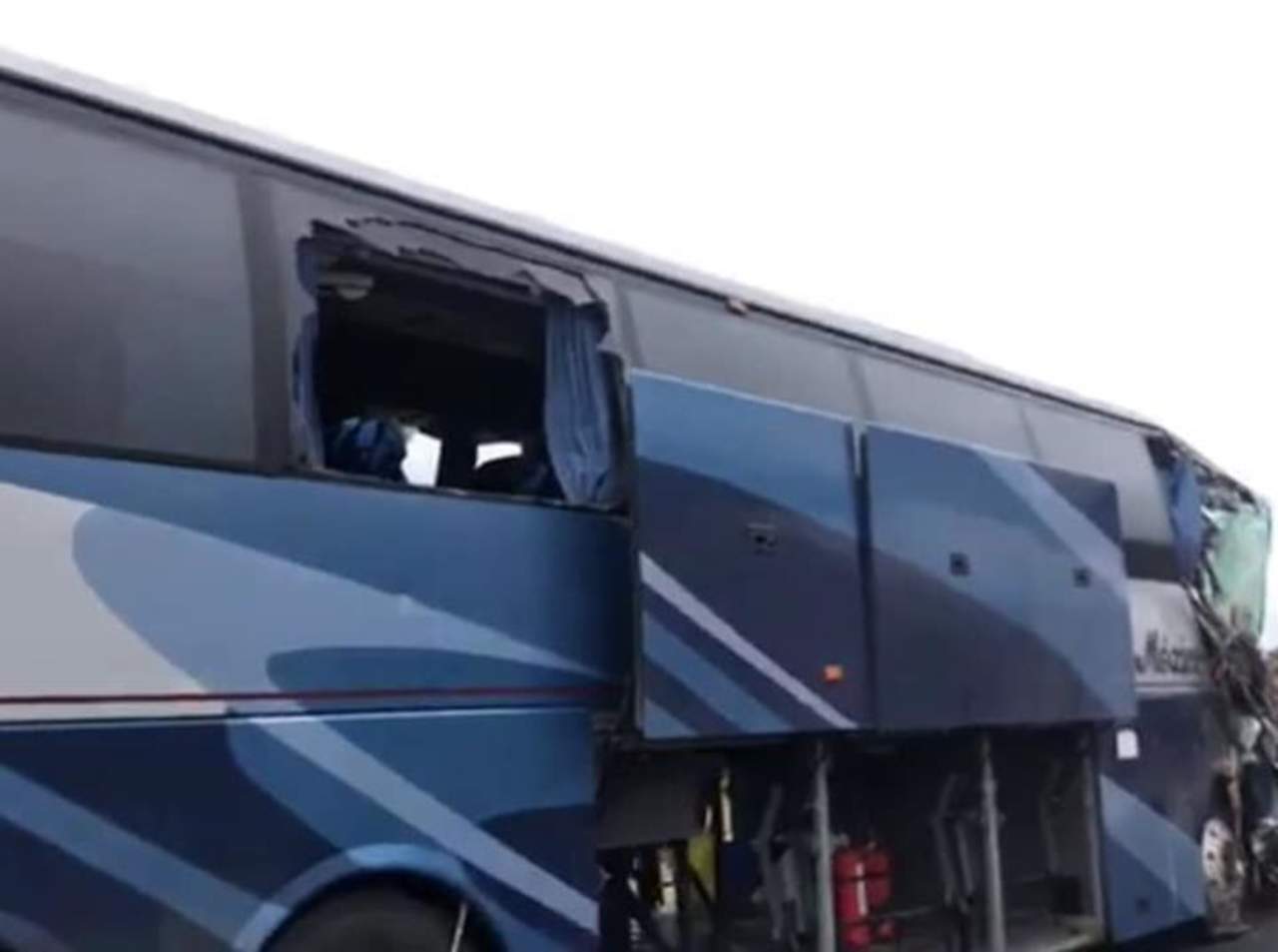 Cabe señalar que el autobús tipo Omnibus trasladaba a los pasajeros provenientes de Zihuatanejo con destino a la ciudad de Monterrey, Nuevo León. (ESPECIAL)