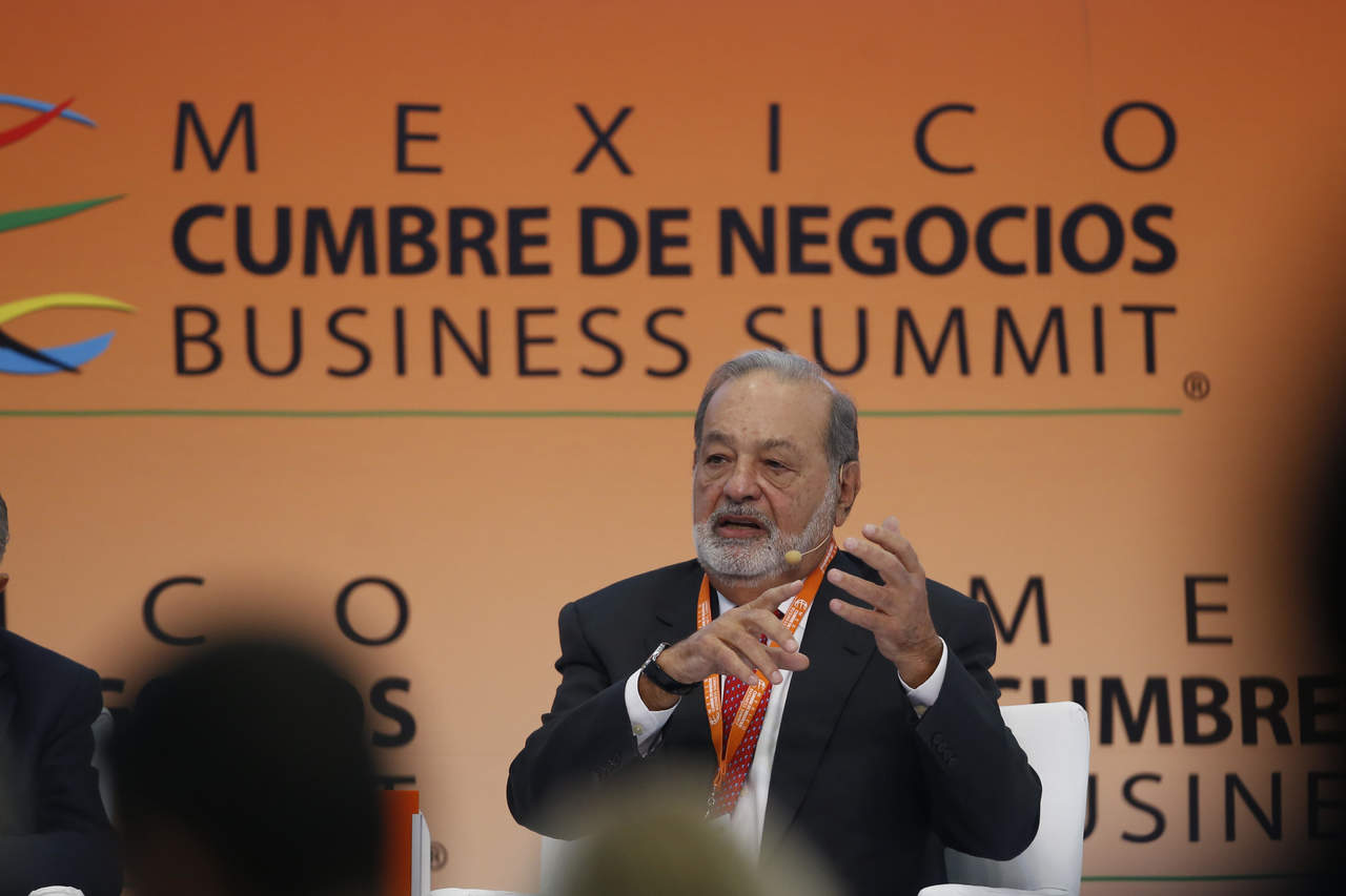 El empresario mexicano Carlos Slim, enfatizó que para cualquiera de las dos opciones para construir el Nuevo Aeropuerto Internacional de México (NAIM), Texcoco o Santa Lucía, lo conveniente es que se haga una licitación para que sea operado por privados. (EFE)