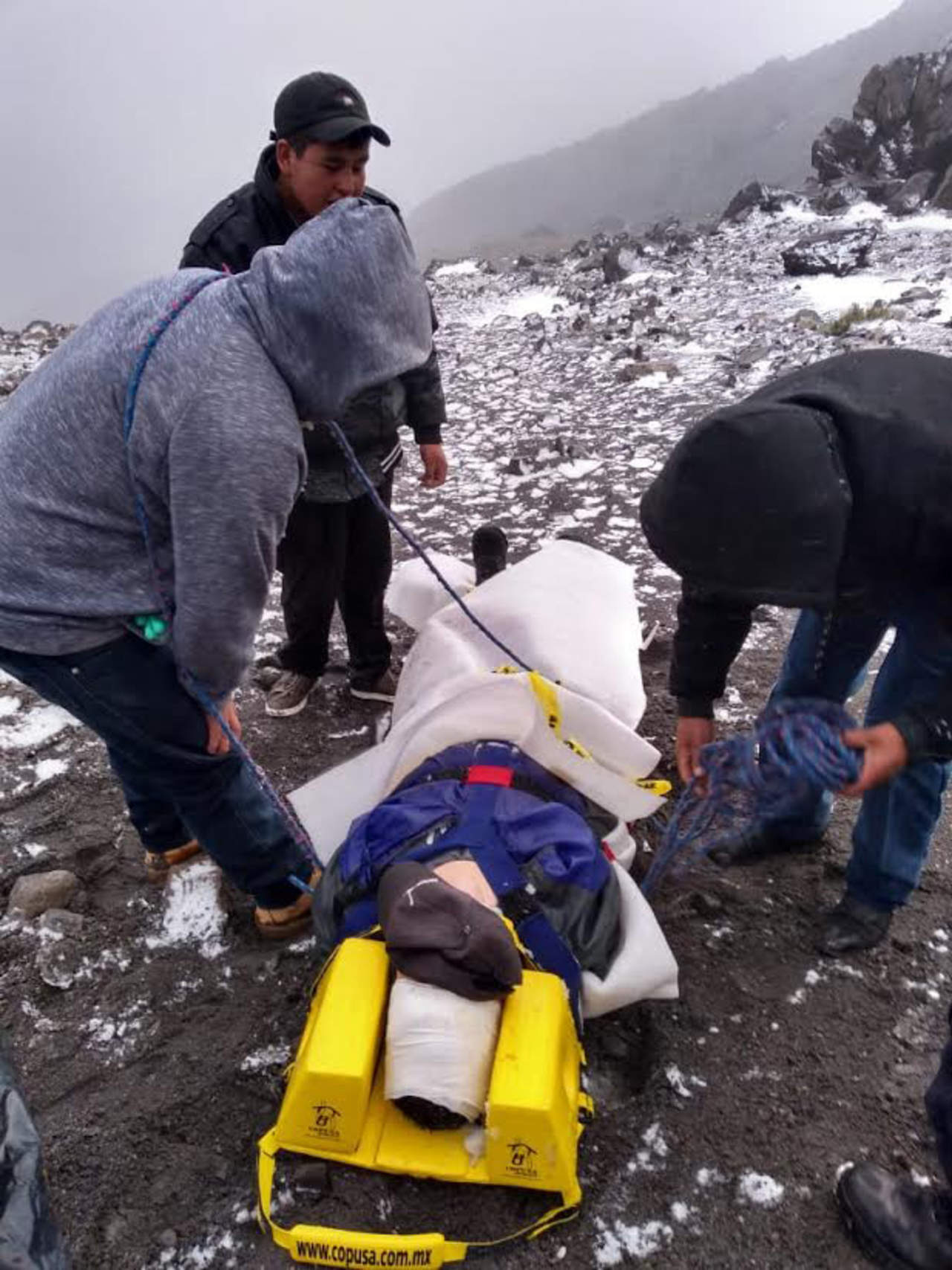 Protección civil de Tlachichuca y el Grupo Alpino de México, encabezaron las labores de búsqueda y rescate de las dos víctimas.