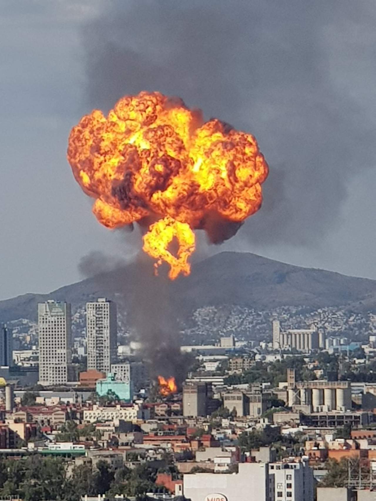 El titular de la dependencia capitalina agregó que tres departamentos resultaron afectados por la magnitud de la explosión. (ARCHIVO)