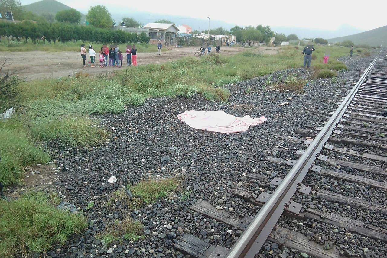 Desafortunado. Camino a su trabajo por las vías del tren, hombre muere arrollado en Nazareno.