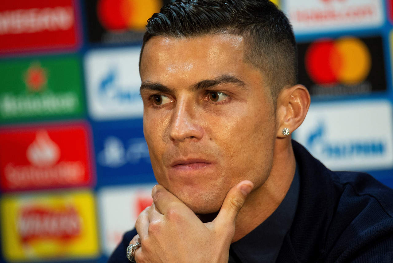 El costoso accesorio de Cristiano Ronaldo es muy parecido al que adquirió el rapero Wizkid hace algunos meses. (ARCHIVO)