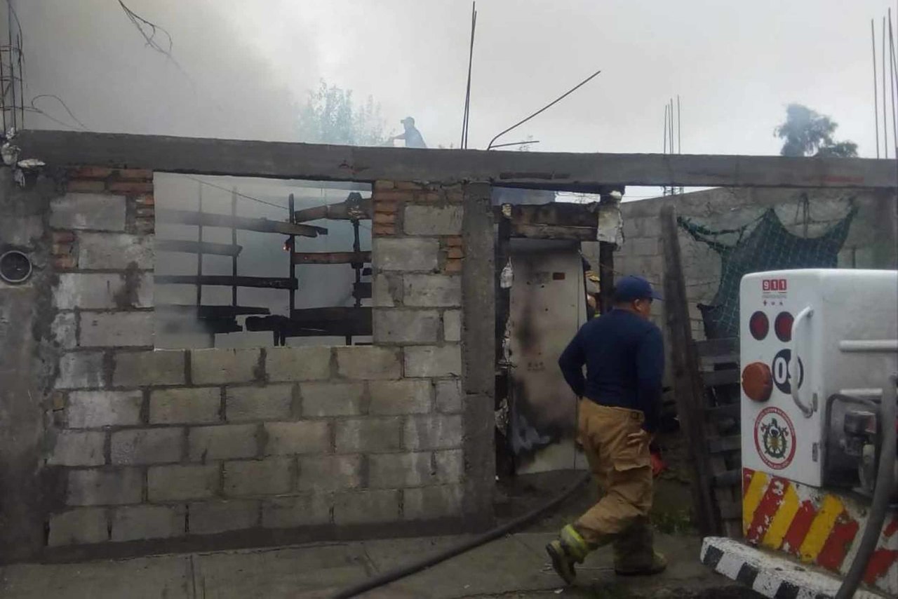 Incendio. Fuego consume jacal en Gómez Palacio, del hecho no se reportaron pérdidas humanas .