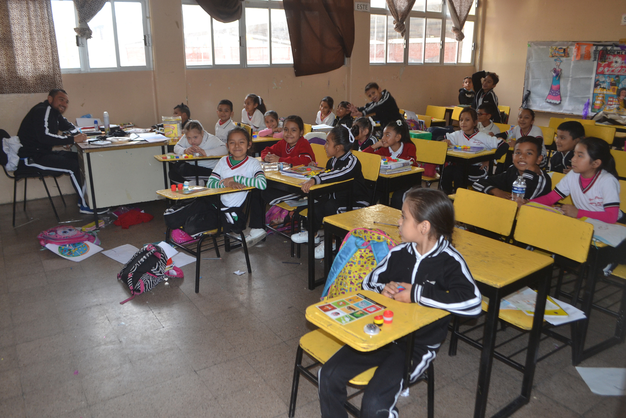 A clases. En Torreón son más de 800 escuelas públicas y privadas de nivel básico las que ayer tuvieron actividad. (ANGÉLICA SANDOVAL)