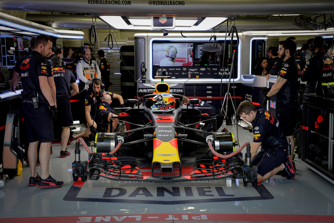 Los Red Bull dominaron las prácticas y Daniel Ricciardo se quedó con la 'pole position', seguido de su compañero, Max Verstappen.