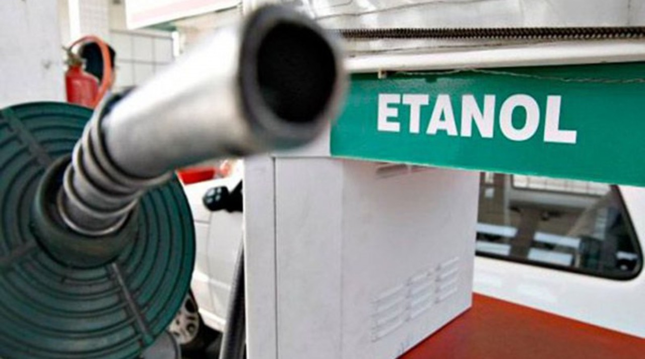 Nueva apuesta. Denuncian la entrada de un etanol menos puro al mercado mexicano. (ARCHIVO)