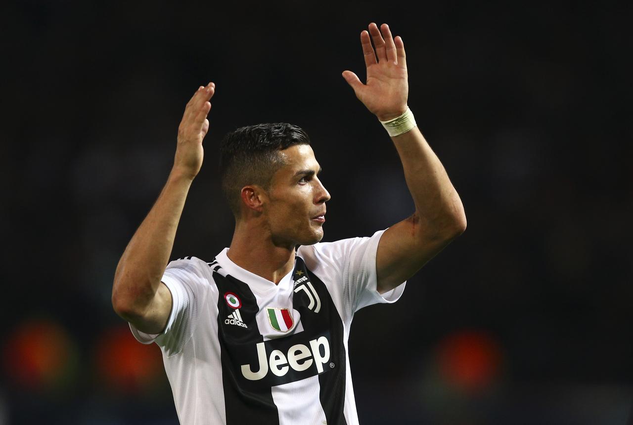 Cristiano Ronaldo gesticula tras la victoria 1-0 de Juventus sobre Manchester United en la Liga de Campeones.