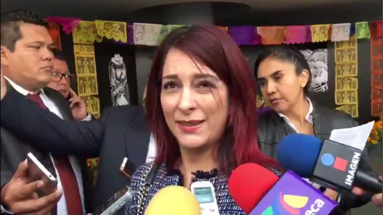 Mayté López, ex esposa del senador electo Noé Castañón (PRI), acudió al Senado a exigir que el legislador no se escude en el fuero y evite hacer frente al proceso penal que se le sigue por violencia intrafamiliar. (ESPECIAL)