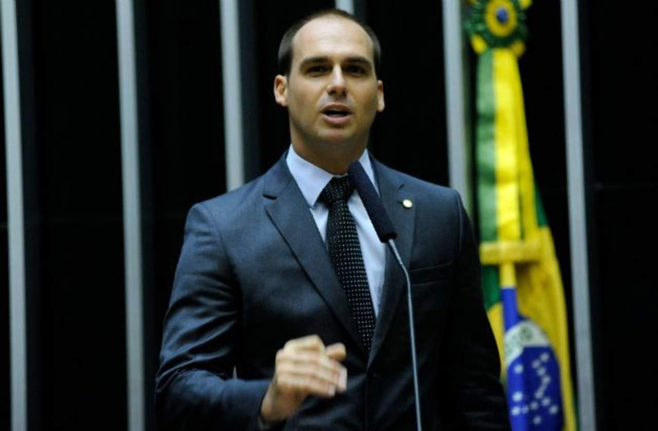 Hijo de Bolsonaro dice que el estadio de Boca Juniors 'huele feo'