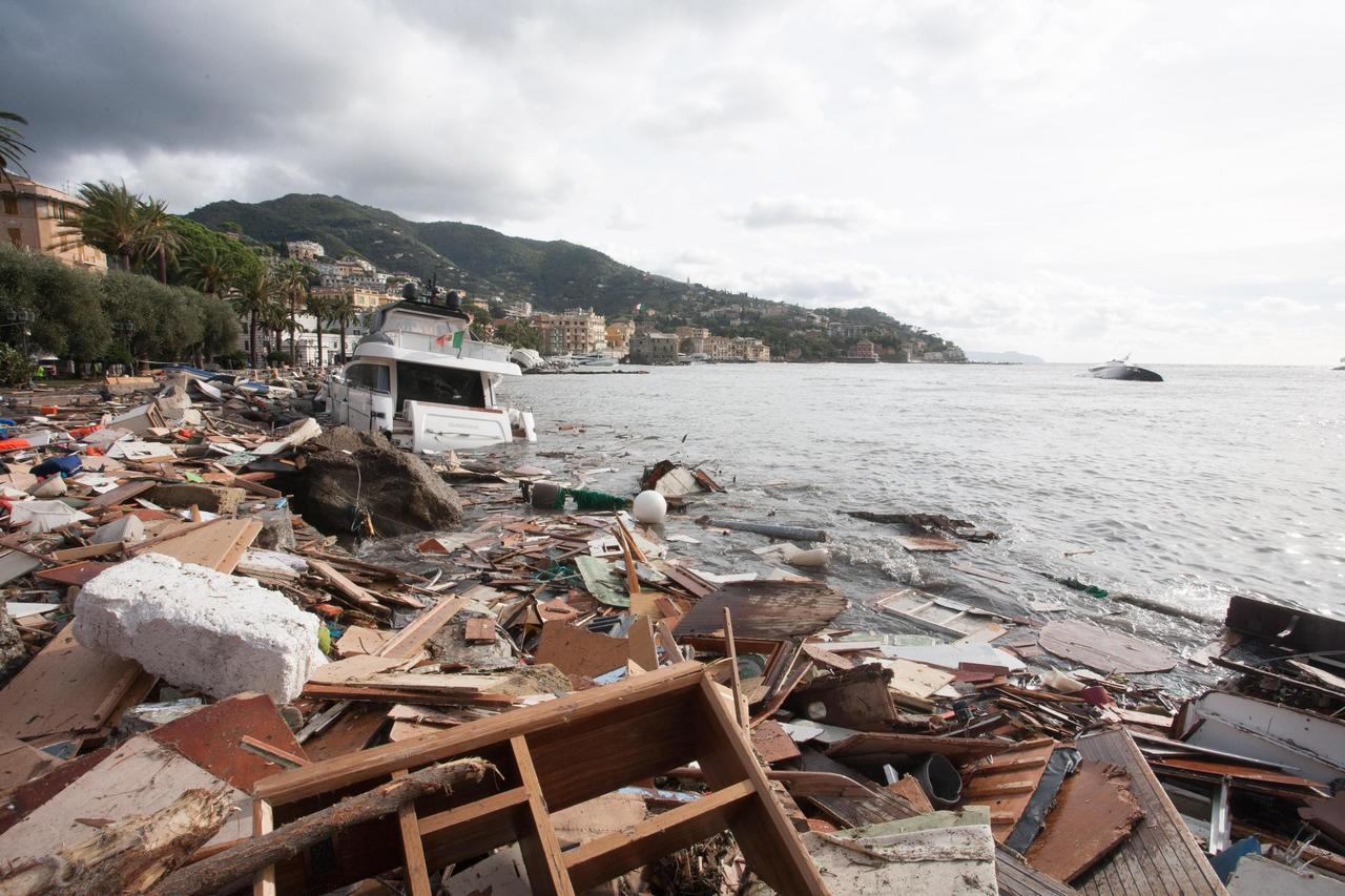 Tormenta. Vista de los escombros de los barcos tras la tormenta en Rapallo, Italia. (EFE)