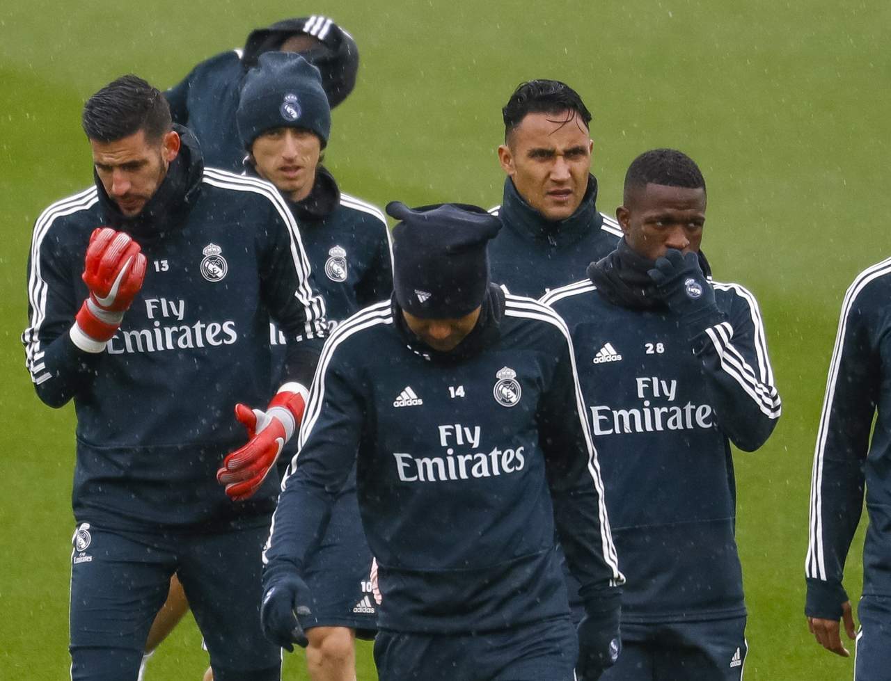 Los jugadores del Real Madrid durante una sesión de entrenamiento en Valdebebas.